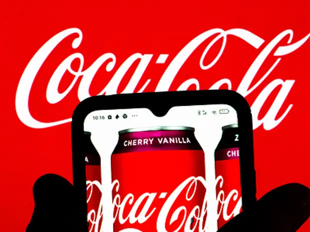 Илон Маск пригрозил купить Coca-Cola. Без провокации не обошлось