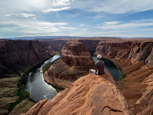 Изгиб реки в виде подковы. Называется Horseshoe Bend ("изгиб в виде подковы"), Большой каньон, США. Фото: 