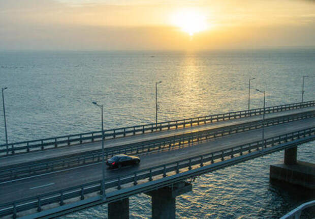 Движение по Крымскому мосту перекрыто. Что случилось?