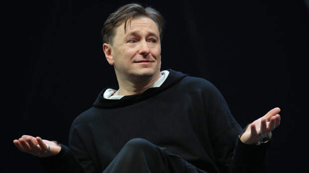 Суд запретил предпринимательнице продавать маски с лицом Безрукова