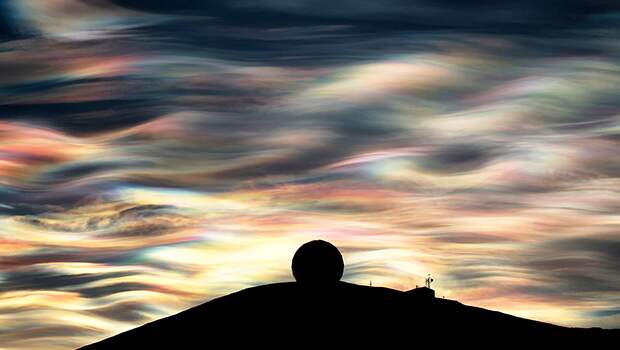 Перламутровые облака — самые высокие в мире (образуются на высоте 20-30 км в стратосфере). Фото: strangesounds.org