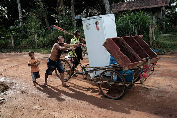 Амазонская фабрика любви: Фоторепортаж из единственного в мире этичного производства презервативов