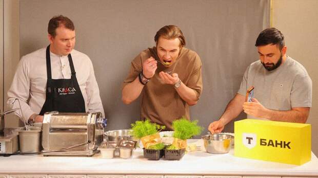 Конюшков показал новую арену «Торпедо», Виноградов накормил фанатов пельменями. Т-Тур в Нижнем Новгороде