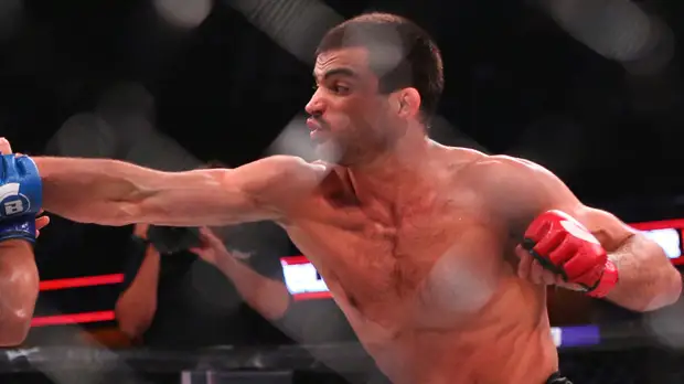 Корешков сломал рёбра Ренкаунтри в бою Bellator