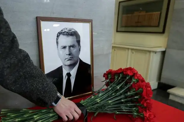 Ни жены, ни сына: самые близкие не появились на церемонии прощания с Жириновским