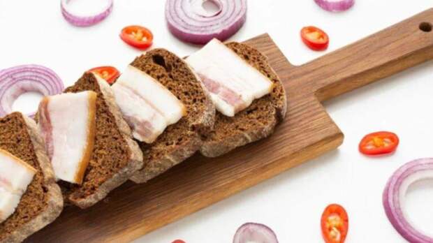 «Деревянное» сало и мыльный вкус: пять ошибок, которые убивают продукт