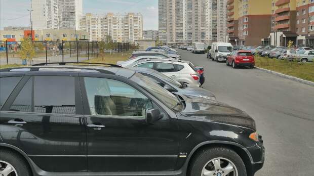 В Самаре на месяц запретят парковку на улице Садовой
