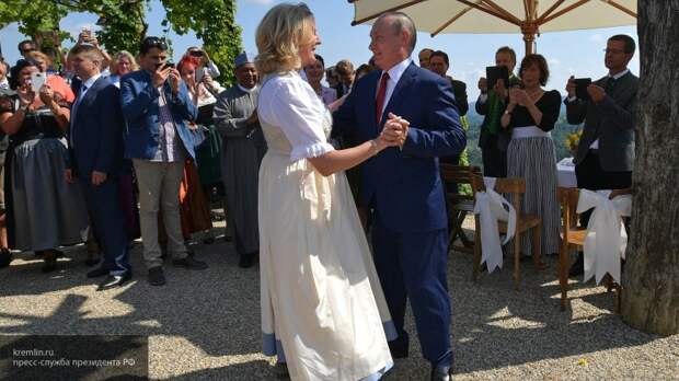 Глава МИД Австрии рассказала о своем удивлении, когда Путин согласился приехать на свадьбу