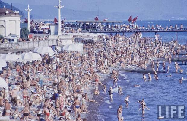 sovietyouth18 Советская молодежь 60 х на пляже: фотографии Билла Эпприджа