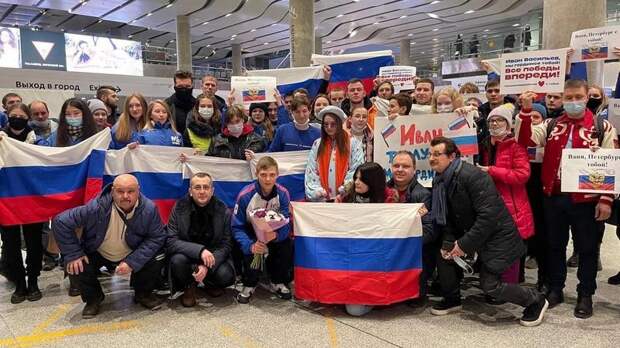 Вице-губернатор рассказал, как в Пулково трогательно встретили паралимпийца Васильева