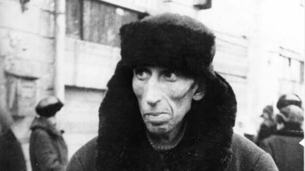 Лампа из консервной банки, печь из ведра и заштопанная одежда: быт в блокаду Ленинграда