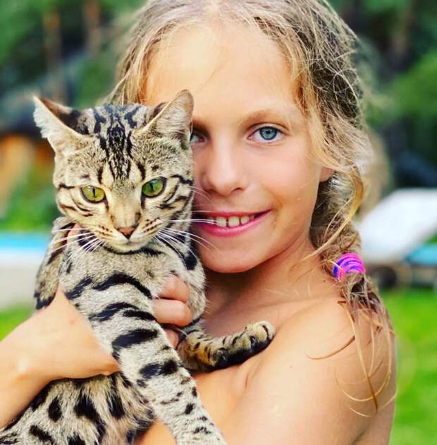 Алиса Полякова с кошкой