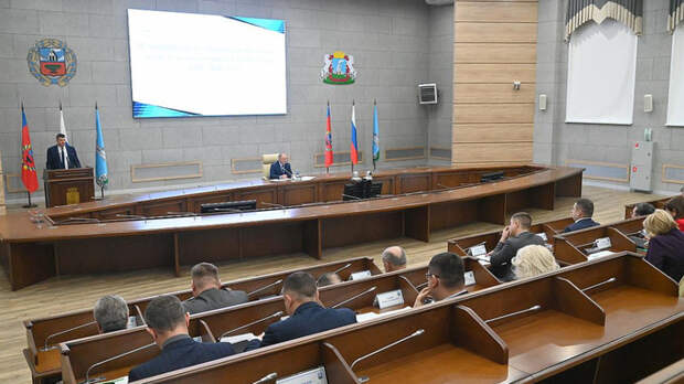 Барнаул готовится к зиме. В администрации обсудили пожарную безопасность и уборку снега