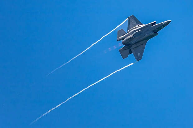 ЦАХАЛ в очередной раз «атаковал» нарисованные на асфальте иранские истребители