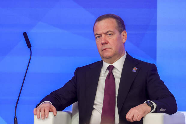 Медведев допустил ядерный удар по странам-поставщикам грязной бомбы для Украины