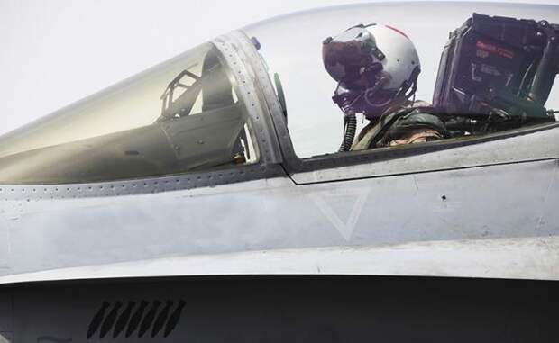 Летчик F-22 Дэйв Скалички: Перехватывать русских - это очень опасно
