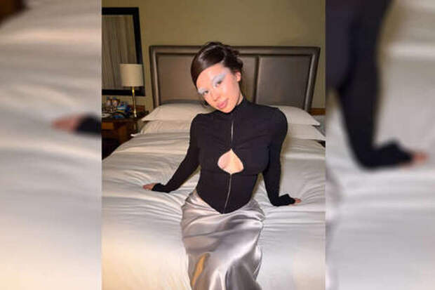 «Фильмы и сериалы — это крутая работа»: Инстасамка позировала в топе с глубоким декольте и рассказала о кинокарьере