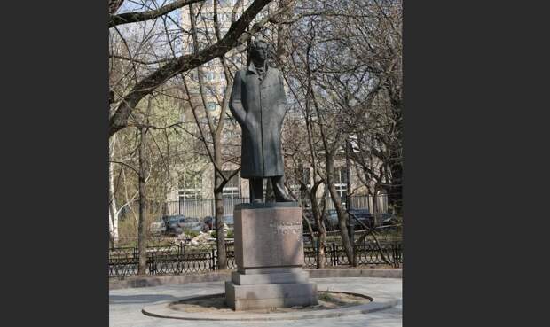 Памятник Александру Блоку в  Москве