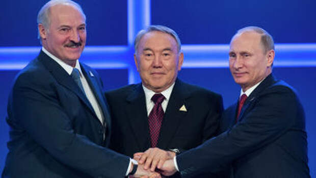 Президенты Белоруссии, Казахстана и России Александр Лукашенко, Нурсултан Назарбаев и Владимир Путин во время заседания ЕАЭС Президенты Белоруссии, Казахстана и России Александр Лукашенко, Нурсултан Назарбаев и Владимир Путин во время заседания ЕАЭС
