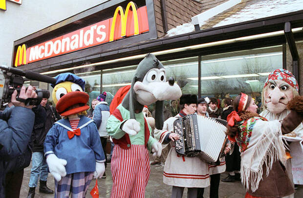 Эпические фото о том, как в Москве в 1990 году открылся первый McDonald’s