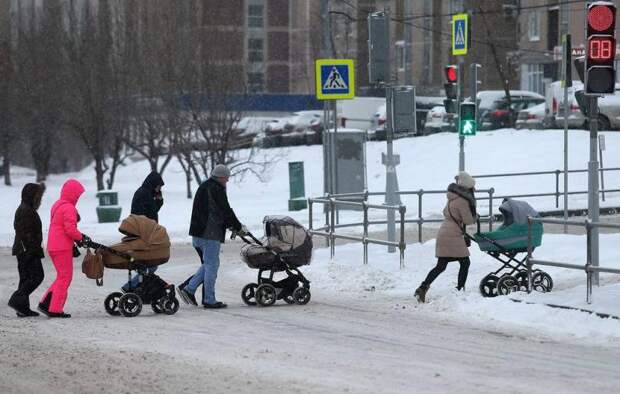В России отменят пособия по уходу за ребенком в 50 рублей