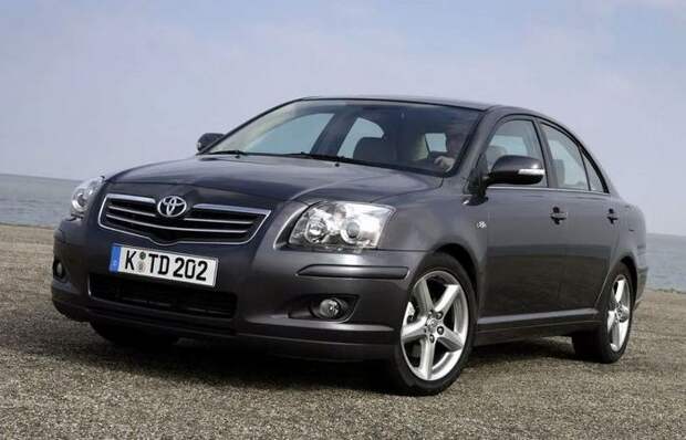 Добротный и недорогой седан Toyota, который в свое время почти не заметили