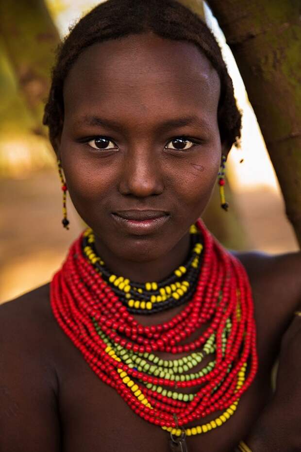 Обнаженная красота девушки из племени Даасанах.