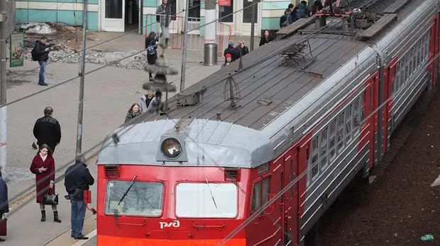 В Подмосковье 13-летний зацепер умер, упав с крыши электрички