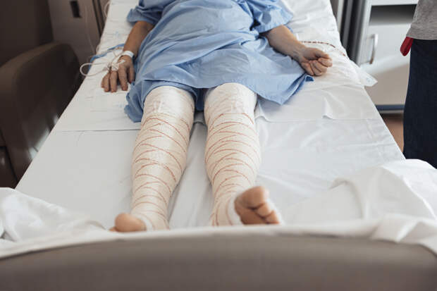 Туристка застряла в воде в бетонной ловушке и едва не лишилась ног на Филиппинах