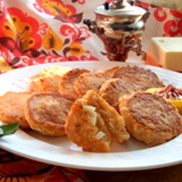 Капустные оладьи с луком