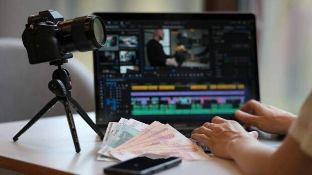 Ёлки-палки вместо штрафов: как, по данным открытых источников, продолжает зарабатывать заочно осуждённый блогер Илья Варламов