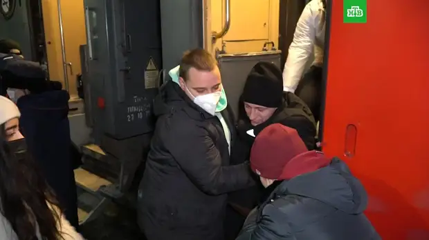 С Украины на бронепоезде эвакуировали почти 250 иностранцев