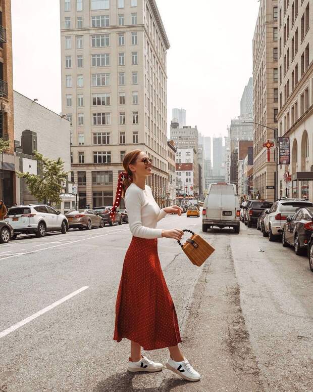 С чем носить красную юбку летом: 15 сочных и страстных решений
