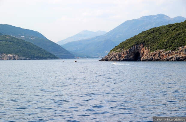 В Черногории морская прогулка просто обязательна! Многие красоты можно увидеть только с воды.