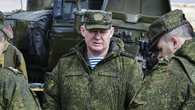 Командующий Воз­душ­но-десантными войсками Андрей Сердюков на учениях в Крыму. Архивное фото