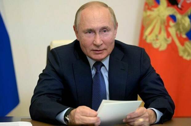 Путин: Семья с тремя и более детьми должна стать нормой в России