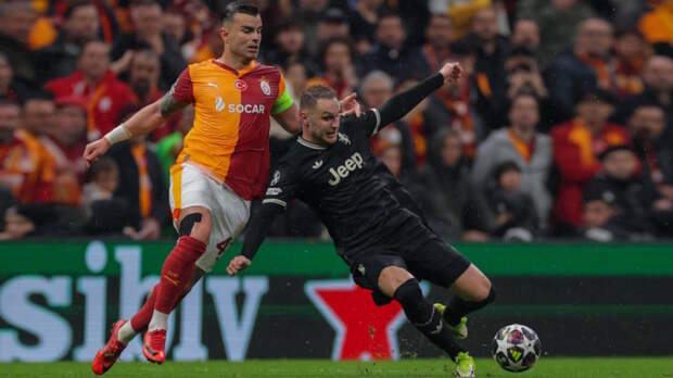 "Галатасарай" разгромил "Ювентус" в первом матче плей-офф Лиги чемпионов