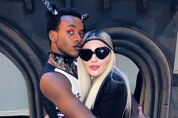 Сын Мадонны работает репетитором из-за голода и «добывает еду в мусоре»