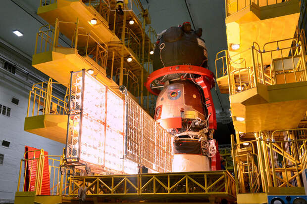 Старт нового экипажа МКС всё ближе: пилотируемый «Союз МС-28» прошёл проверку солнечных батарей