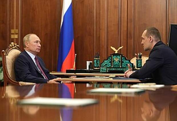 С руководителем Федеральной службы государственной регистрации, кадастра и картографии (Росреестр) Олегом Скуфинским.