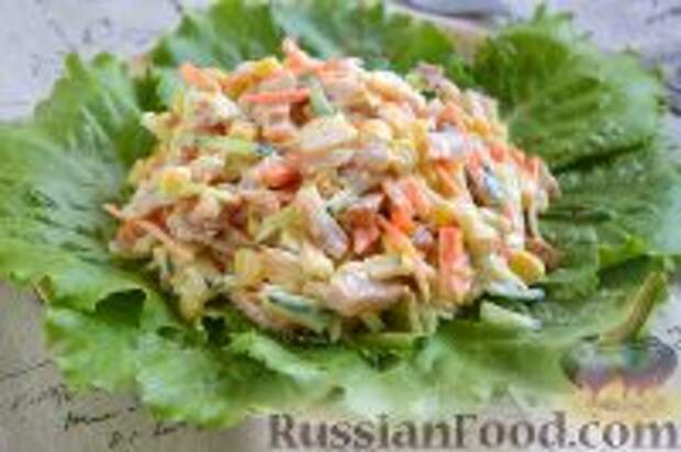 Фото к рецепту: Салат с копчёной курицей