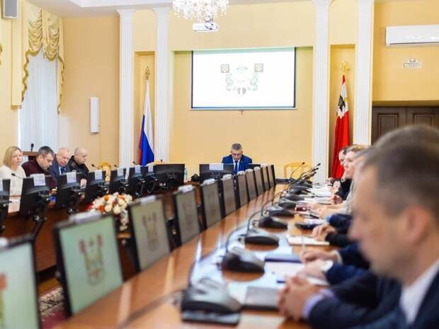 Александр Новиков призвал начать ремонты дорог в Смоленске