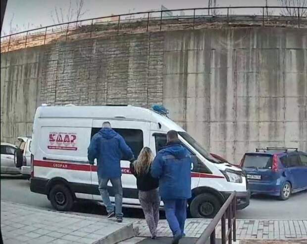 Жители Владивостока добились отправки в дурку буйной соседки после месяцев страха