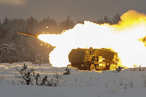 Средства ПВО сбили три снаряда РСЗО HIMARS и 356 украинских дронов в зоне СВО