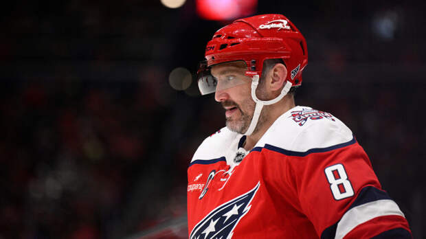 Овечкину разбили лицо до крови и сломали зуб в неудачном матче против «Чикаго»