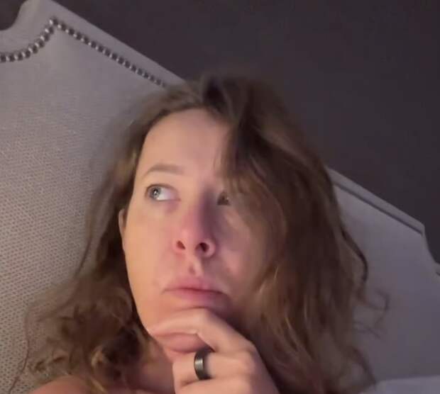 Телеведущая Ксения Собчак снялась без макияжа