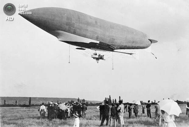 Франция. Муассон, Иль-де-Франс. 1907 год. Французский военный дирижабль взлетает по направлению к Парижу. (Library of Congress)