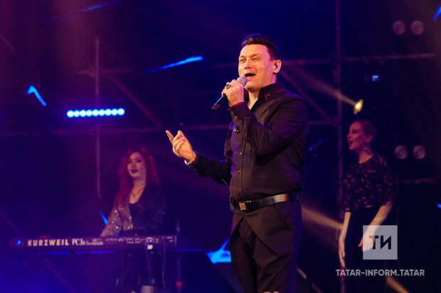 «Әнигә бер генә мәртәбә чәчәкләр бүләк иттем» - Әнвәр Нургалиев зиратка барган