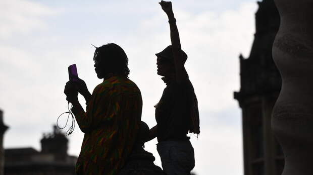 Резали в прямом эфире. Чёрные "наказывают" белых, теперь и в России