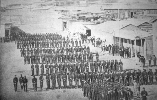 Чилийские войска входят в Антофагасту в 1879 год - начало войны